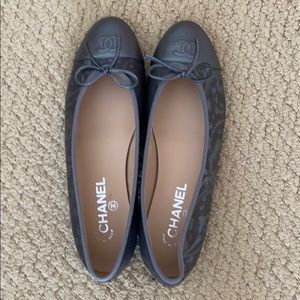 Gray printed Chanel ballet flats
